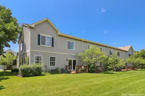 Exterior - 6061 Delaney Dr #1, Hoffman Estates, IL 60192 photo 4 of 6