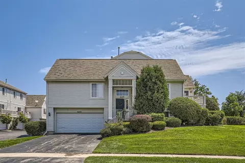 625 S Rosehall Ln, Round Lake, IL 60073