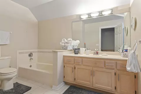 Bath - 22917 Marina Dr, Plainfield, IL 60585 photo 2 of 2