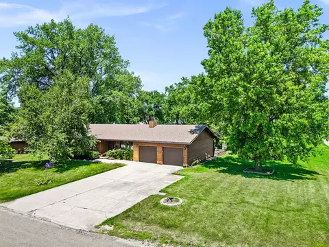 510 E Cherry St, Le Roy, IL 61752