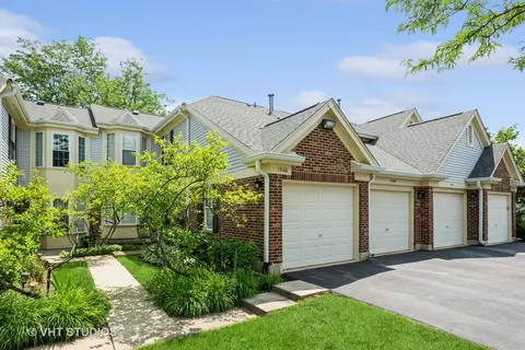 1964 Quaker Hollow Ln, Streamwood, IL 60107