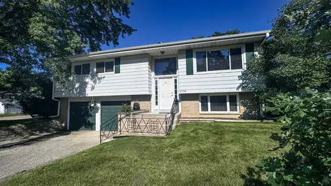 2728 Jacquelyn Ln, Waukegan, IL 60087