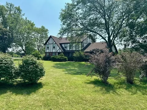 21830 N Countryside Ln, Barrington, IL 60010