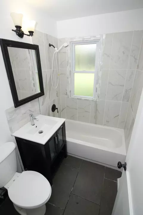 Bath - 3737 Sunset Ave, Markham, IL 60428 photo 1 of 2