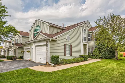 3 Truman Ct #B, Streamwood, IL 60107