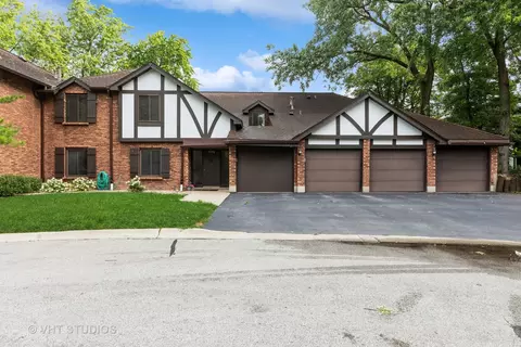 8240 Juniper Ct #28B, Palos Hills, IL 60465