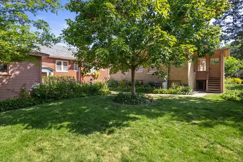 Exterior - 310 Bartram Rd, Riverside, IL 60546 photo 3 of 8