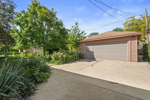 Exterior - 310 Bartram Rd, Riverside, IL 60546 photo 2 of 8