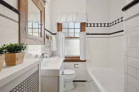 Bath - 310 Bartram Rd, Riverside, IL 60546 photo 1 of 2
