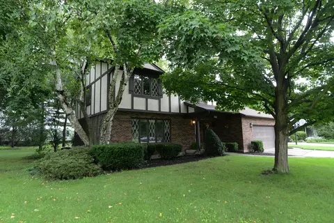 424 Pepperidge Ct, Aurora, IL 60506