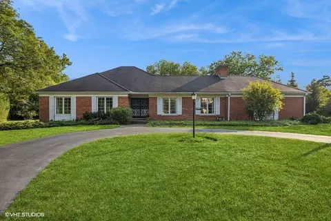 16 Chatham Ln, Oak Brook, IL 60523