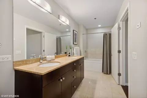 Bath - Undisclosed, Chicago, IL 60607 photo 1 of 2