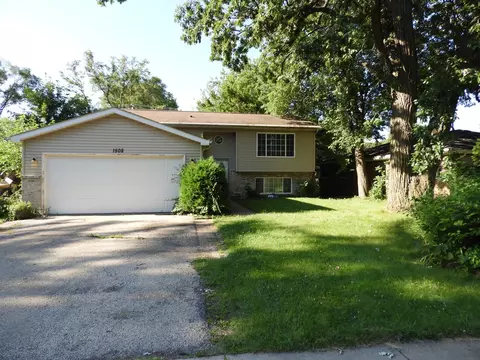 1502 20th St, Zion, IL 60099