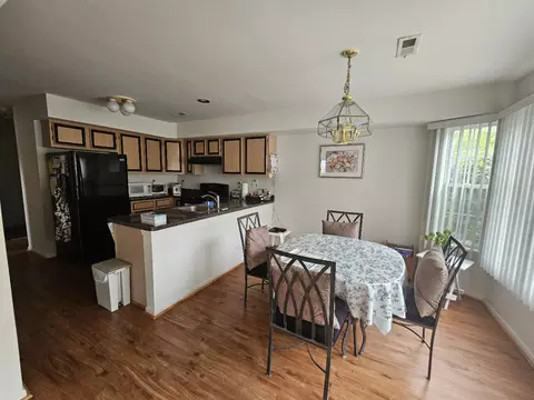 402 E Theodore Ln, Itasca, IL 60143 photo 2
