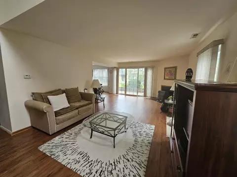 402 E Theodore Ln, Itasca, IL 60143 photo 9
