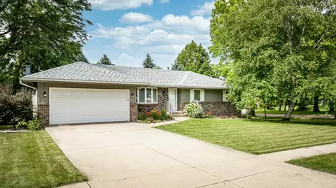 2006 W Winchester Dr, Freeport, IL 61032