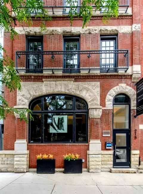215 W Huron St #4, Chicago, IL 60654