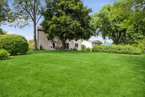 Exterior - 479 Dee Ln, Roselle, IL 60172 photo 3 of 4