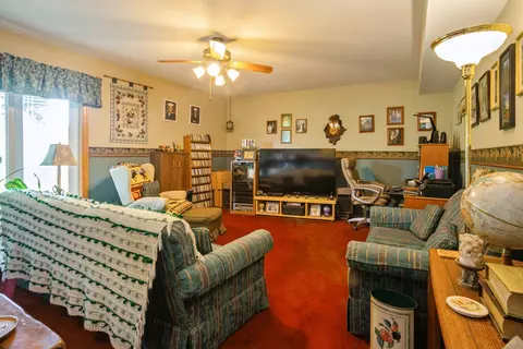 Living - 479 Dee Ln, Roselle, IL 60172 photo 3 of 3