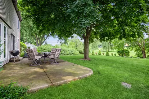 Exterior - 479 Dee Ln, Roselle, IL 60172 photo 2 of 4