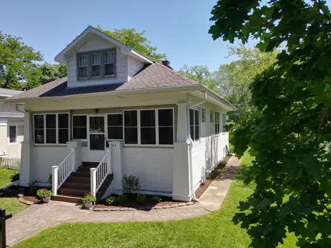 563 Division St, Barrington, IL 60010