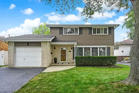 934 Meadowcrest Rd, La Grange Park, IL 60526