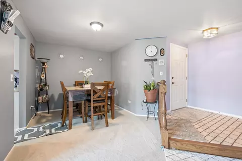 Dining - 38 Creekside Cir #D, Elgin, IL 60123 photo 1 of 1