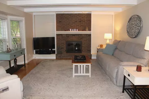 955 White Pine Dr, Cary, IL 60013 photo 9