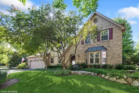 955 White Pine Dr, Cary, IL 60013