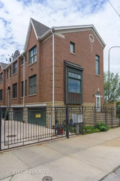 2140 N Winchester Ave #1, Chicago, IL 60614