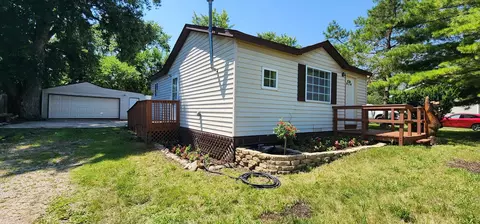 7901 E Maplewood Dr, Wonder Lake, IL 60097
