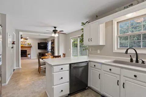 504 E Tomaras Ave, Savoy, IL 61874 photo 15