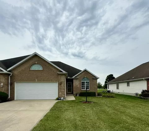 7 S Country Club Rd #B, Mattoon, IL 61938