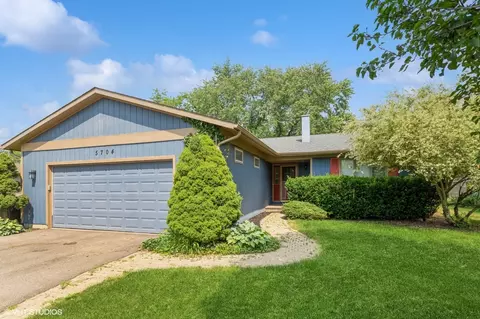 5704 Oak Park Rd, Oakwood Hills, IL 60013