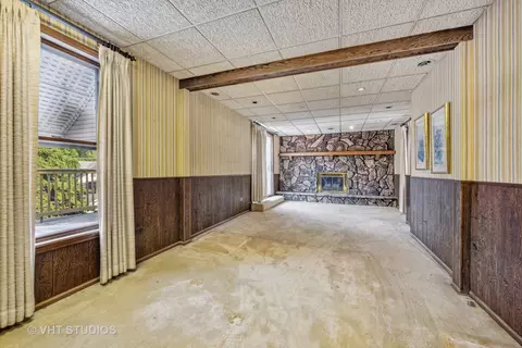 Living - 3219 Maple Ave, Berwyn, IL 60402 photo 3 of 4