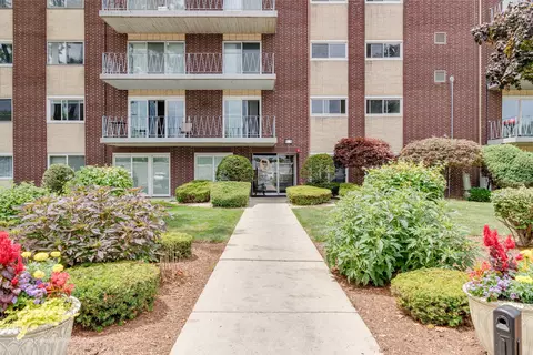 2900 Maple Ave #21A, Downers Grove, IL 60515