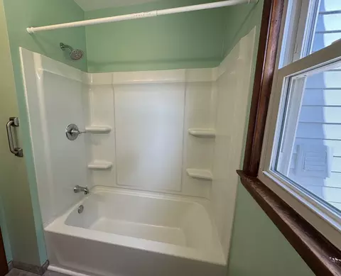 Bath - 608 Wallace Ave, Morris, IL 60450 photo 2 of 2