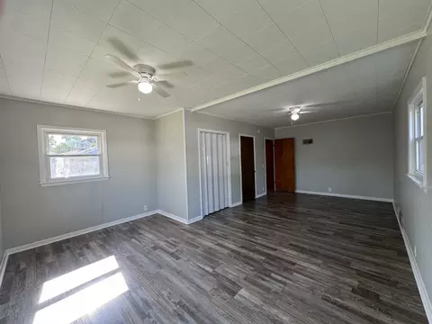 Living - 608 Wallace Ave, Morris, IL 60450 photo 4 of 4