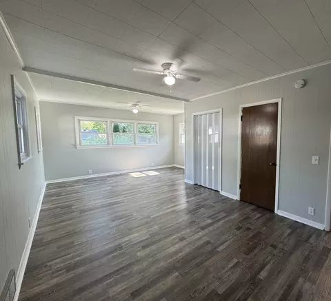 Living - 608 Wallace Ave, Morris, IL 60450 photo 3 of 4