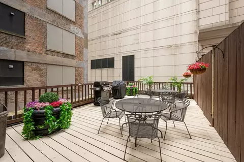 Exterior - 40 E Delaware Pl #305, Chicago, IL 60611 photo 2 of 2