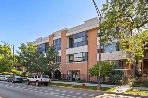 2065 N Kedzie Ave #214, Chicago, IL 60647