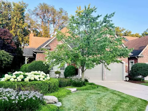 5621 Durand Dr, Downers Grove, IL 60516