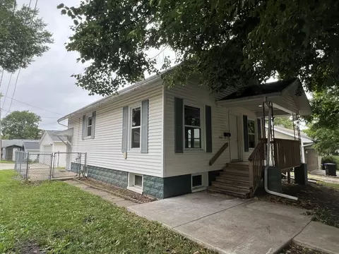 1610 N Roosevelt Ave, Bloomington, IL 61701
