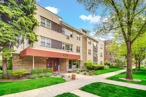 426 S Lombard Ave #104, Oak Park, IL 60302