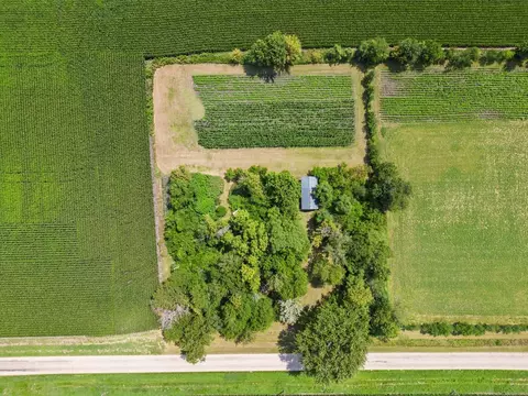 914 N 41st Rd, Mendota, IL 61342