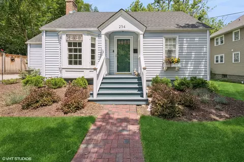 234 W Station St, Barrington, IL 60010