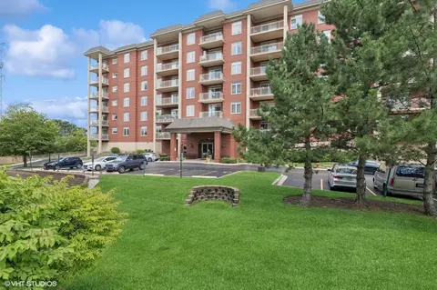 8440 Callie Ave #C102, Morton Grove, IL 60053