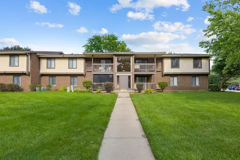 578 Somerset Ln #5, Crystal Lake, IL 60014