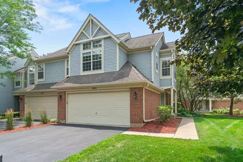 115 Ione Dr #E, South Elgin, IL 60177