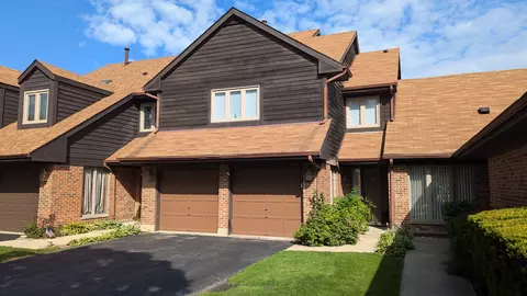 4141 Picardy Dr, Northbrook, IL 60062